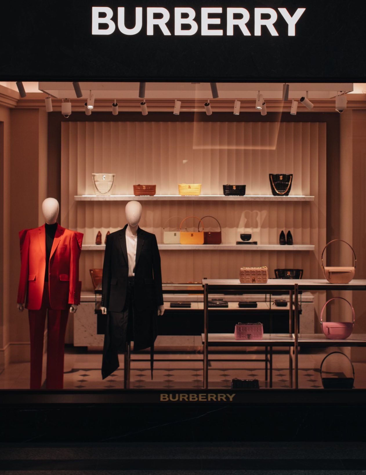Burberry Plans to cut 1,700 jobs