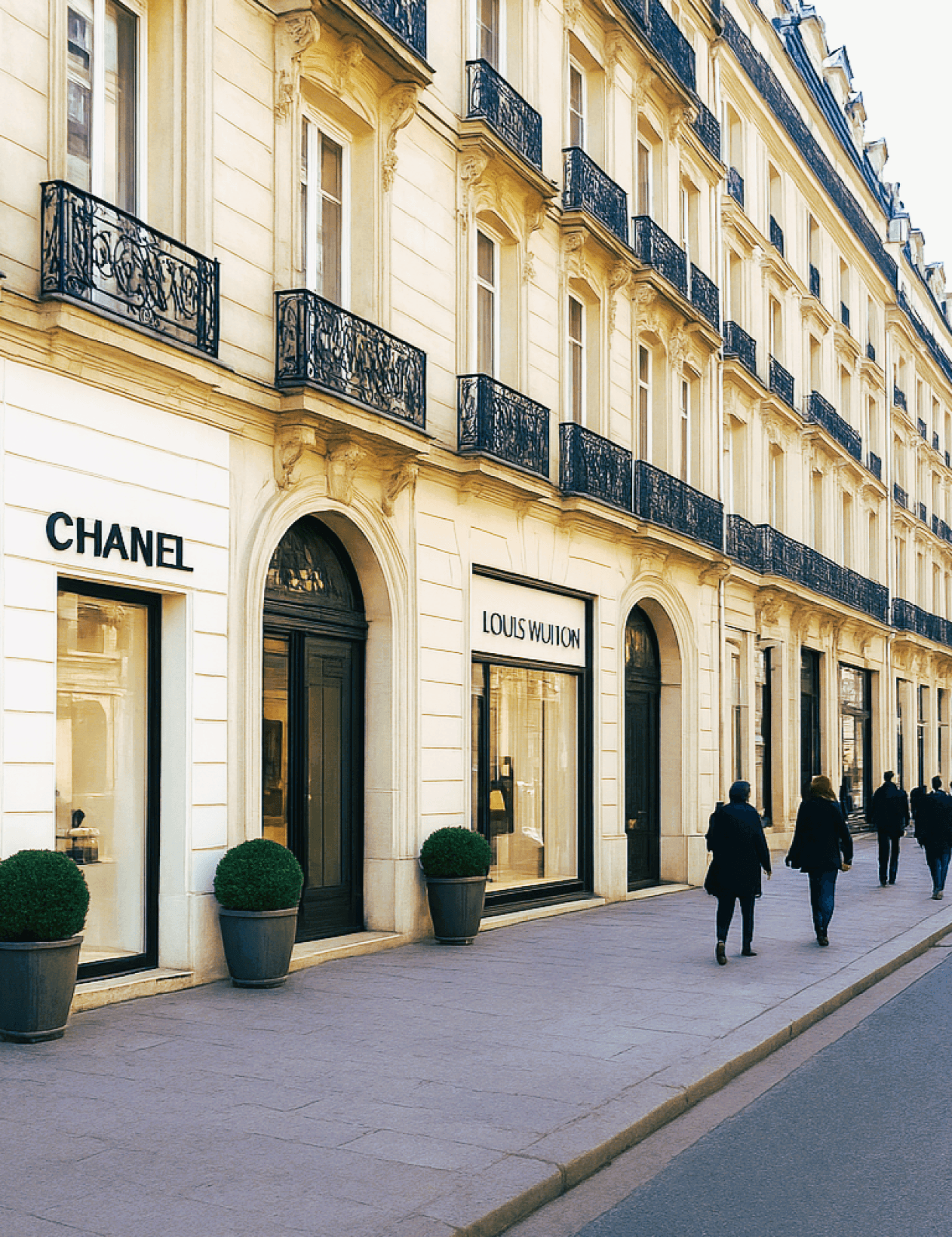 Jewelers Back On Avenue Montaigne