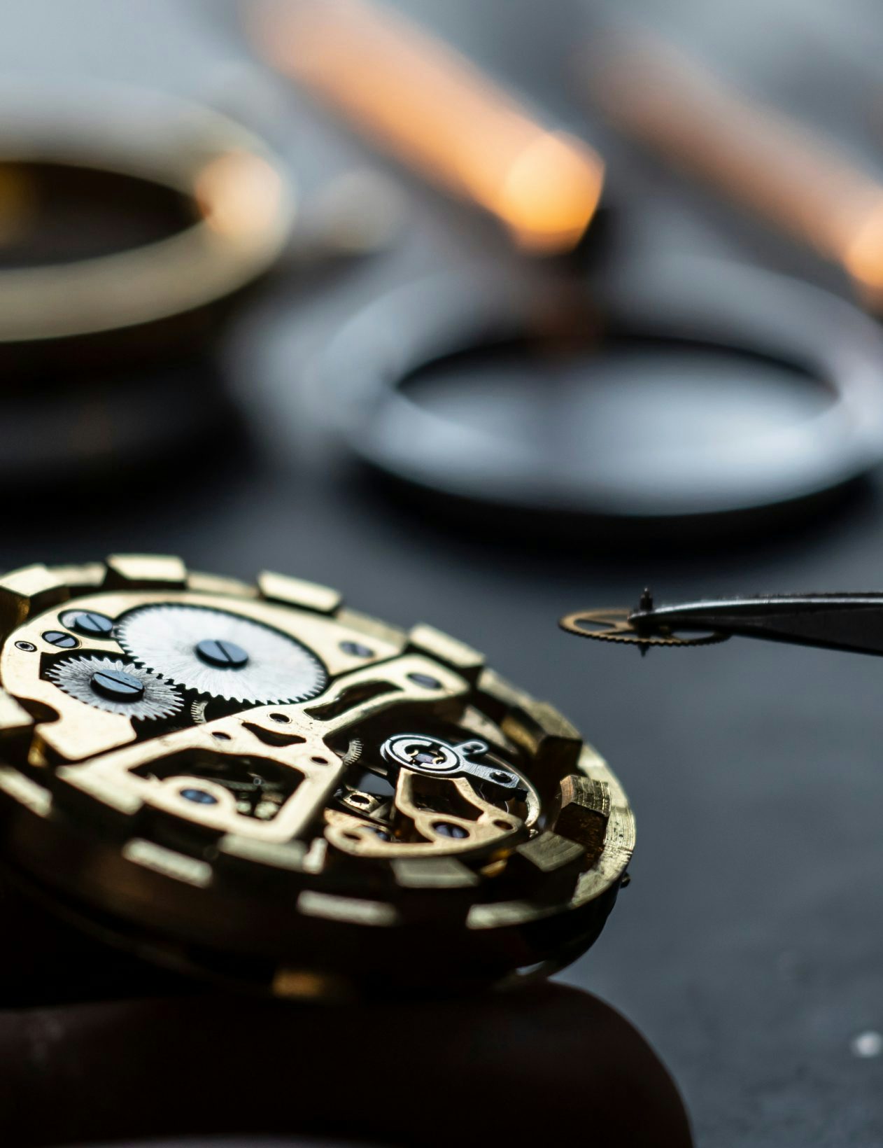 The Swiss watch industry driven by e-commerce and the second-hand market