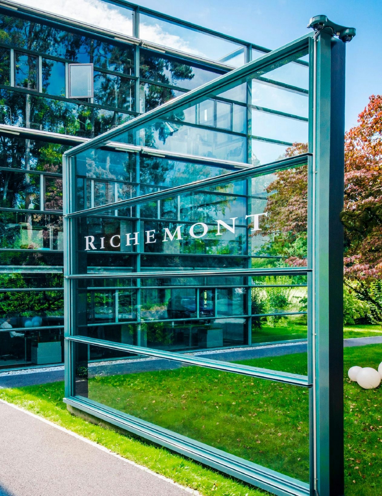 Richemont up by 5% despite lower sales in China
