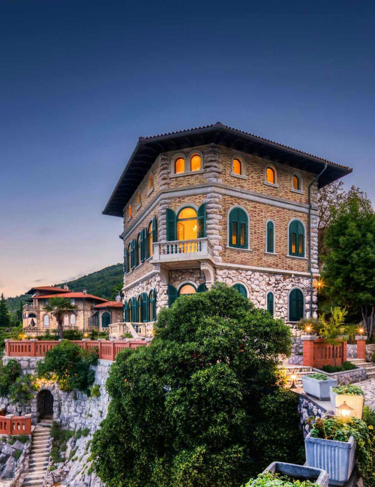 LVMH et son groupe hôtelier Belmond achètent le Castello di Urio, sur le lac de Côme, en Italie